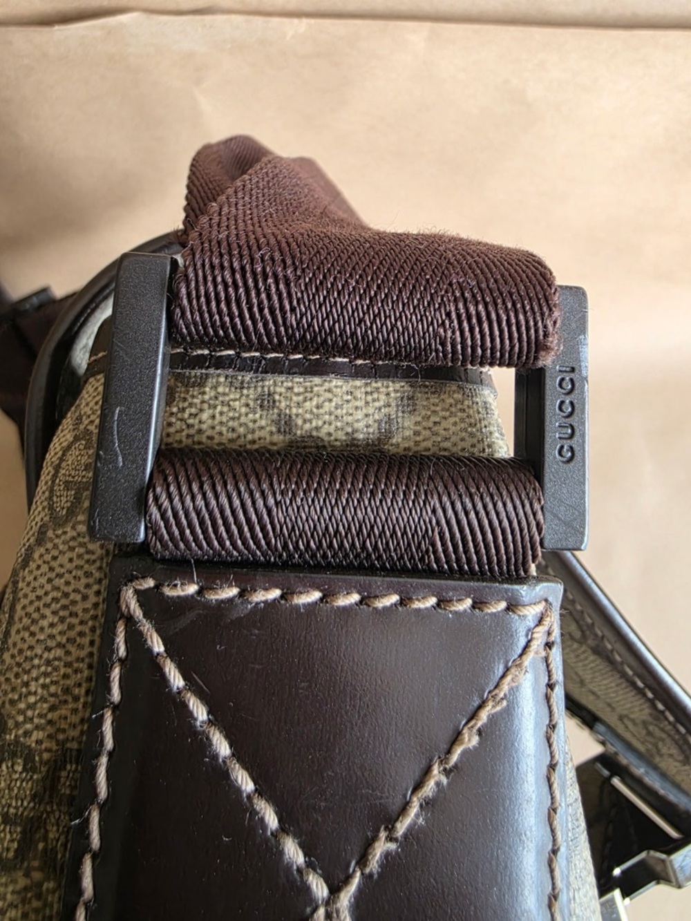 Gucci GG Supreme Interlocking G Crossbody - Picture 4 of 12